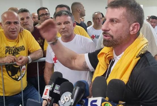 Pedrinho, presidente do Vasco, nega que esteja em atrito com a 777