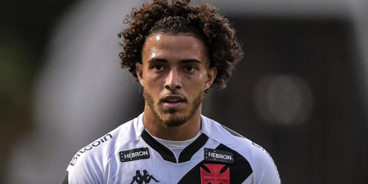 Confira os clubes que desejam contratar Figueiredo, do Vasco