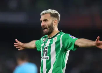 Zagueiro do Betis, da Espanha, é oferecido ao Vasco