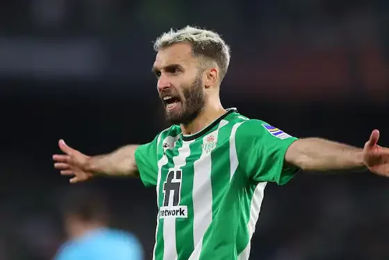 Zagueiro do Betis, da Espanha, é oferecido ao Vasco