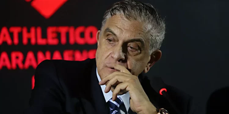 Diretoria do Athletico-PR contava com permanência de Alexandre Mattos, novo diretor do Vasco