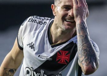 Vaza multa de Vegetti no Vasco