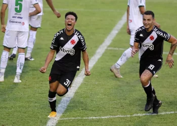 Ex-Vasco entra na Justiça e cobra dívida do Clube