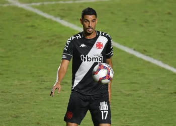 Ex-Vasco movimenta o mercado alternativo e reforça time da Série C