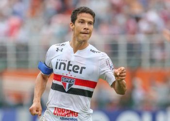 Ex-meia Hernanes faz revelação sobre o Vasco