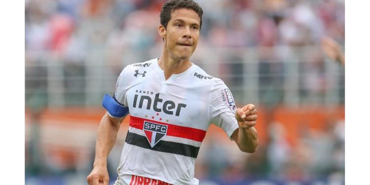 Ex-meia Hernanes faz revelação sobre o Vasco