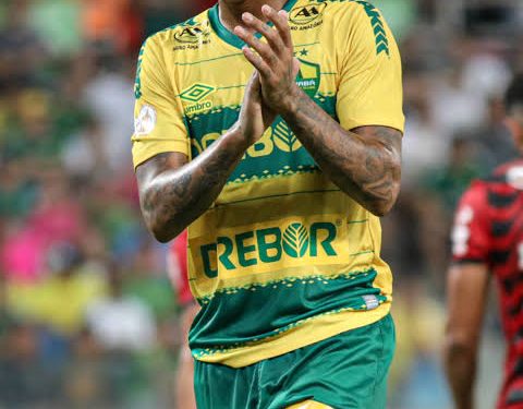 Cavou? Deyverson parabeniza chegada de Alexandre Mattos no Vasco