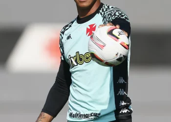 Halls ganhou experiência no Vasco que nenhum goleiro teve recentemente