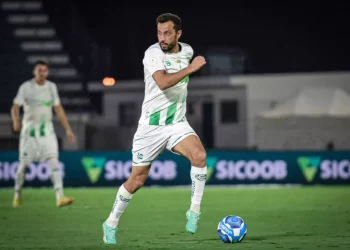 Ídolo do Vasco, Nenê vai renovar para jogar a Série A em 2024