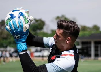 Ivan tem situação complicada no Vasco e renovação pode babar