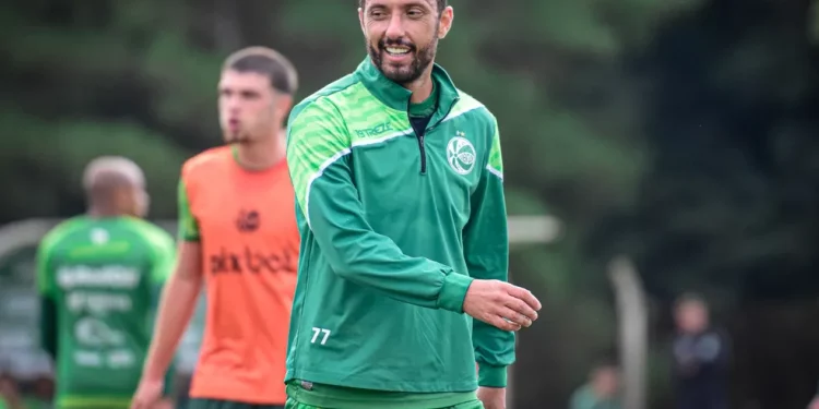 Jogador sai do Vasco e deve jogar ao lado de Nenê