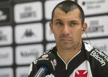Medel vira desfalque do Vasco contra o Grêmio