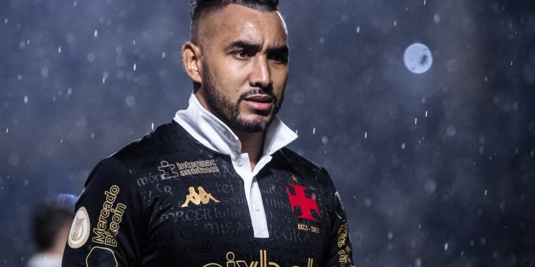 Payet elogia torcida do Vasco e se diz adaptado ao Brasil