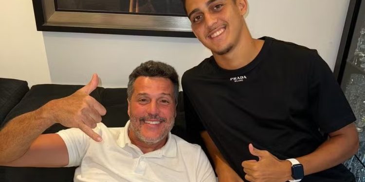 Roger se inspira em seu tio, ídolo do Flamengo, para fazer história no Cruzmaltino: "Sou muito Vasco"