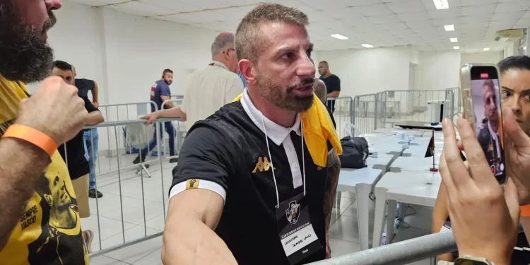 Vasco separa grana para contratar atacante titular; veja 3 nomes que o clube negocia