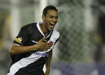 Souza topa contrato de produtividade e pode ser o primeiro reforço do clube em 2024