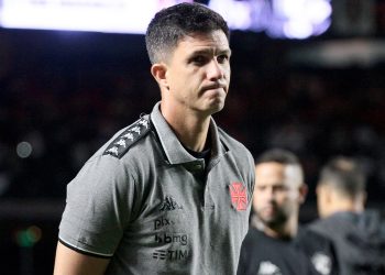 Torcida do Vasco resgata declaração de Barbieri sobre o Santos e prova que treinador errou em tudo