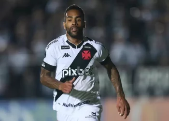 Vão ficar ou sair? Confira a situação de alguns jogadores do Vasco para 2024