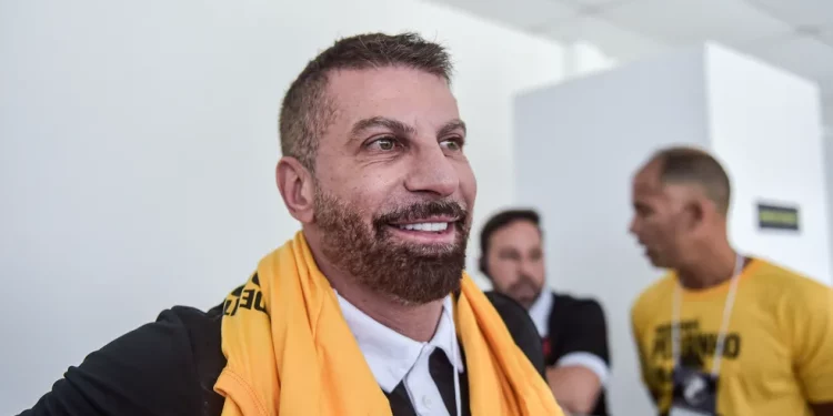 Pedrinho segue em negociações para compor sua gestão no Vasco