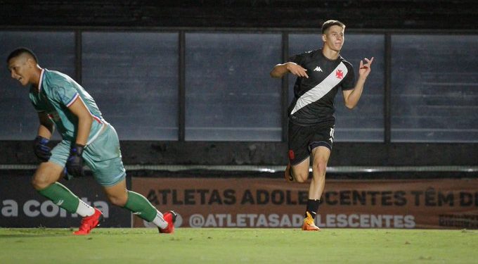 Vasco avança e está perto de renovar com joia que está na mira de Ramón Díaz