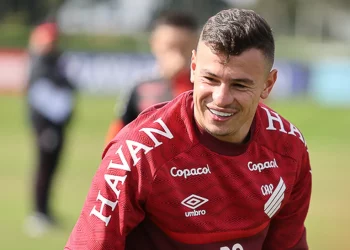 Vasco busca informações sobre volante do Athletico-PR