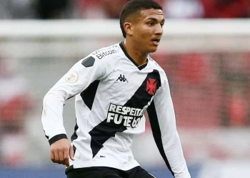 Vasco compra volante do Náutico e já tem a primeira aposta para 2024