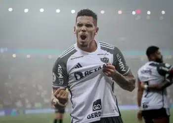 Vasco desistiu de Paulinho e agora vai depender do atacante do Galo
