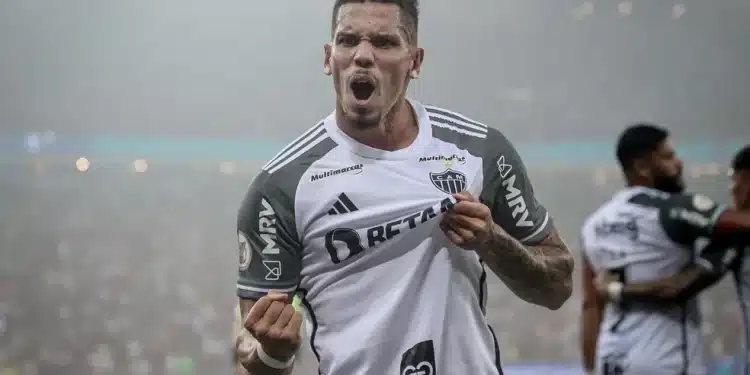 Vasco desistiu de Paulinho e agora vai depender do atacante do Galo