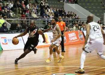 Vasco enfrenta Unifacisa e busca dar continuidade a bom momento