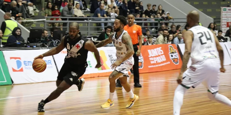 Vasco enfrenta Unifacisa e busca dar continuidade a bom momento