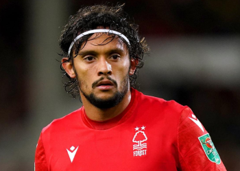 Vasco entra na briga por Gustavo Scarpa