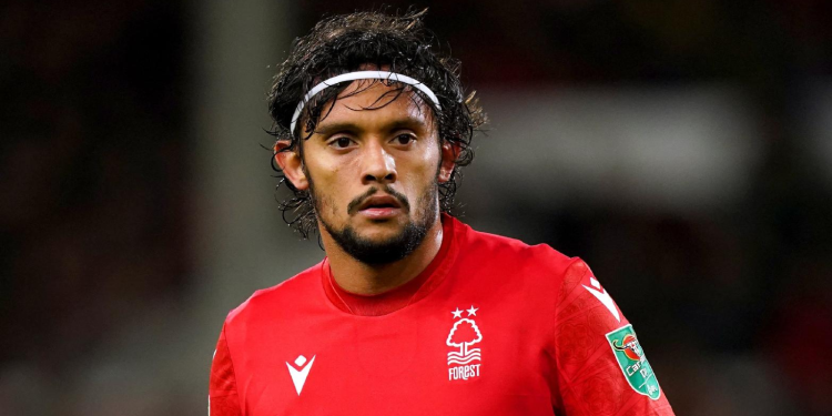 Vasco entra na briga por Gustavo Scarpa