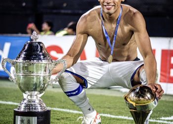 Vasco entra na briga por joia uruguaia, afirma jornalista