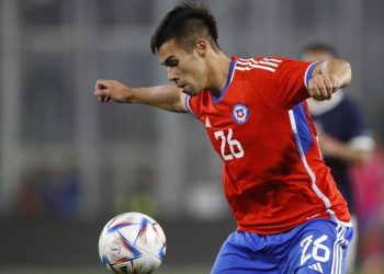 Vasco está tentando comprar Alexander Aravena, afirma imprensa sul-americana