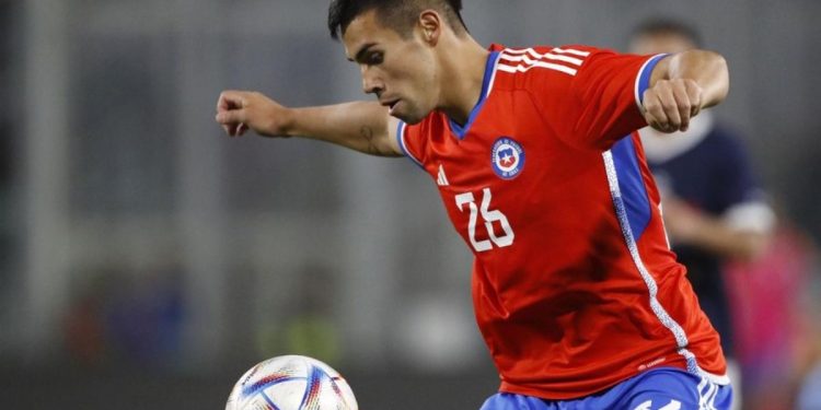 Vasco está tentando comprar Alexander Aravena, afirma imprensa sul-americana