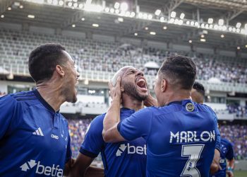 Vasco negocia com atacante do Cruzeiro