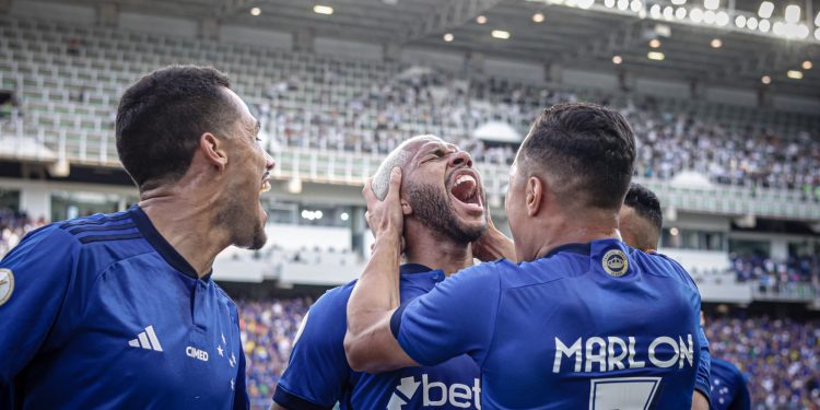 Vasco negocia com atacante do Cruzeiro
