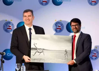 Vasco quer tirar grande diretor do Bahia