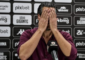 Vasco rescinde com lateral contratado por Bracks