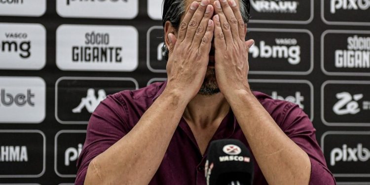 Vasco rescinde com lateral contratado por Bracks