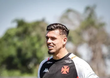 Vasco tem interesse em contratar definitivamente goleiro do Corinthians