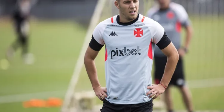 Vasco tem mais duas saídas confirmadas