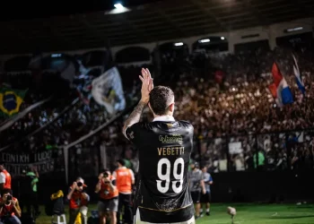 Vegetti traça metas para 2024: "Protagonista e buscando títulos"