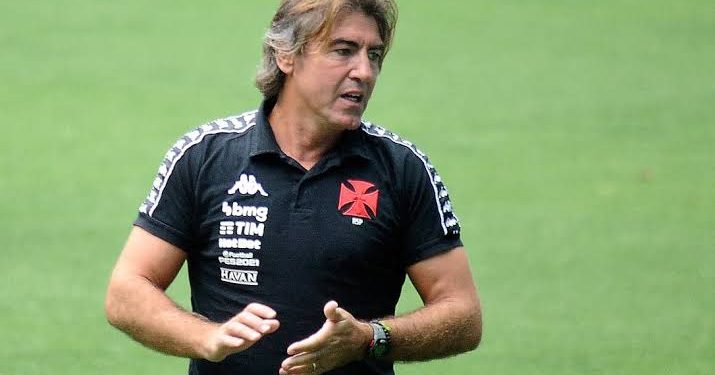 Ex-Vasco, Sá Pinto ganha destaque no Chipre