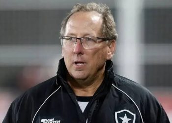 Cria do Vasco deixa Botafogo de lado e ignora rival