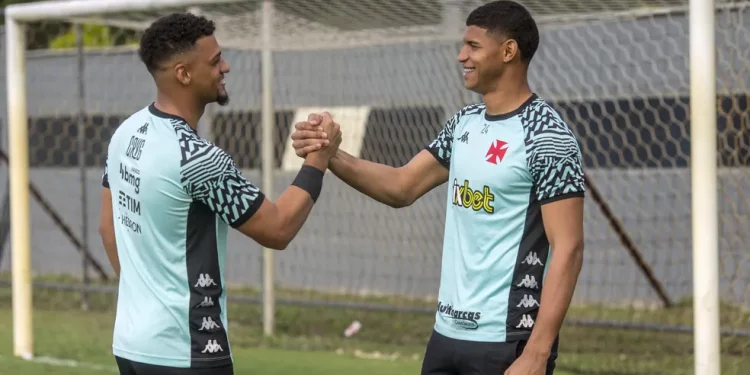 Goleiro sai do Vasco e assina com novo clube