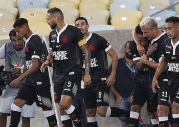 Ele quase saiu na porrada com 4 jogadores do Vasco e saiu do Cruzmaltino pela porta dos fundos