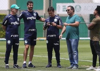 Vasco surpreende e contrata profissional que reformulou o Palmeiras