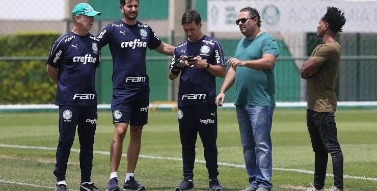 Vasco surpreende e contrata profissional que reformulou o Palmeiras