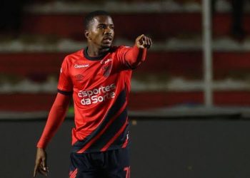 Jornalista afirma que não tem negociação entre Vasco e Cacá